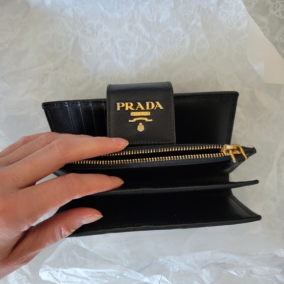 Prada Saffiano Wallet - Picture 2 of 8